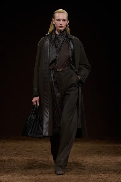 Look 43